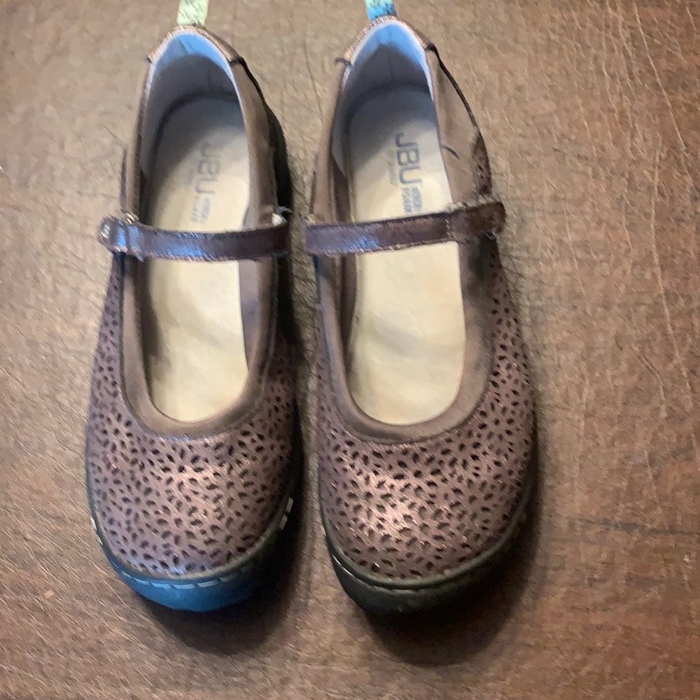 JBU Brown Metallic Mary Jane’s.  Size Women’s 8.